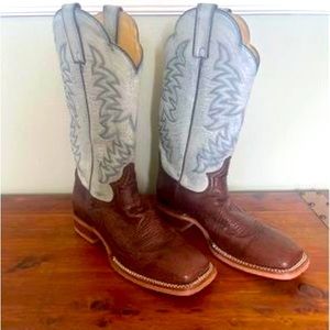 Square to Justin Boots